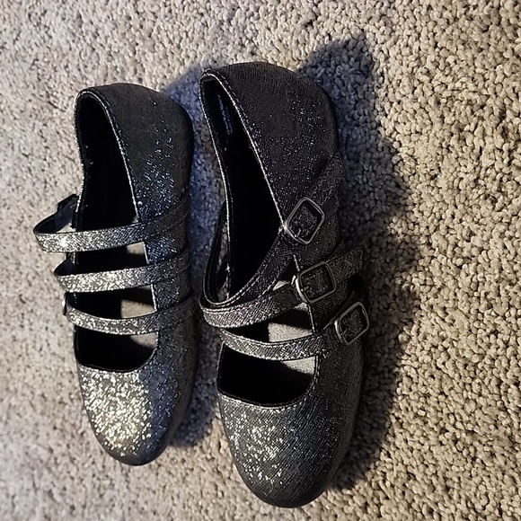 American Eagle shoes with velcro straps size 11.. - Picture 3 of 6